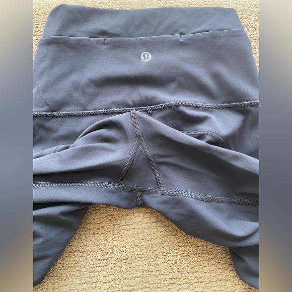Lululemon wunder under like leggings with side leg detail in size 4 - Picture 5 of 12